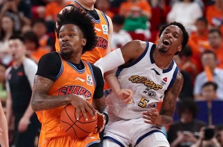 NBA官方晒总冠军定妆照：尼克斯17人出镜 索汉和杰米森没拍上？'>
                                        </a>
                                      </li> <li class='hiSlider-item td-dynamic-news-card'>
                                        <a href=