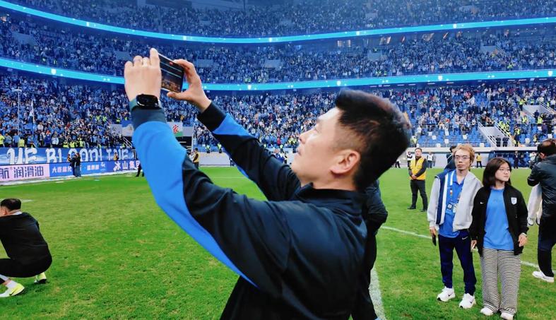 有什么想对莫德里奇说的C罗：保持冷静，随后全场大笑'>
                                        </a>
                                      </li> <li class='hiSlider-item td-dynamic-news-card'>
                                        <a href=