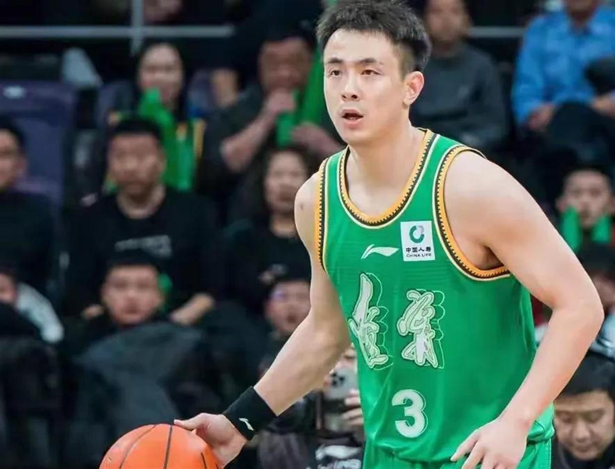 神魔一体!25岁熊皇当选MVP：超暴力破门 8次过人0成功+20次丢球权'>
                                        </a>
                                      </li> <li class='hiSlider-item td-dynamic-news-card'>
                                        <a href=
