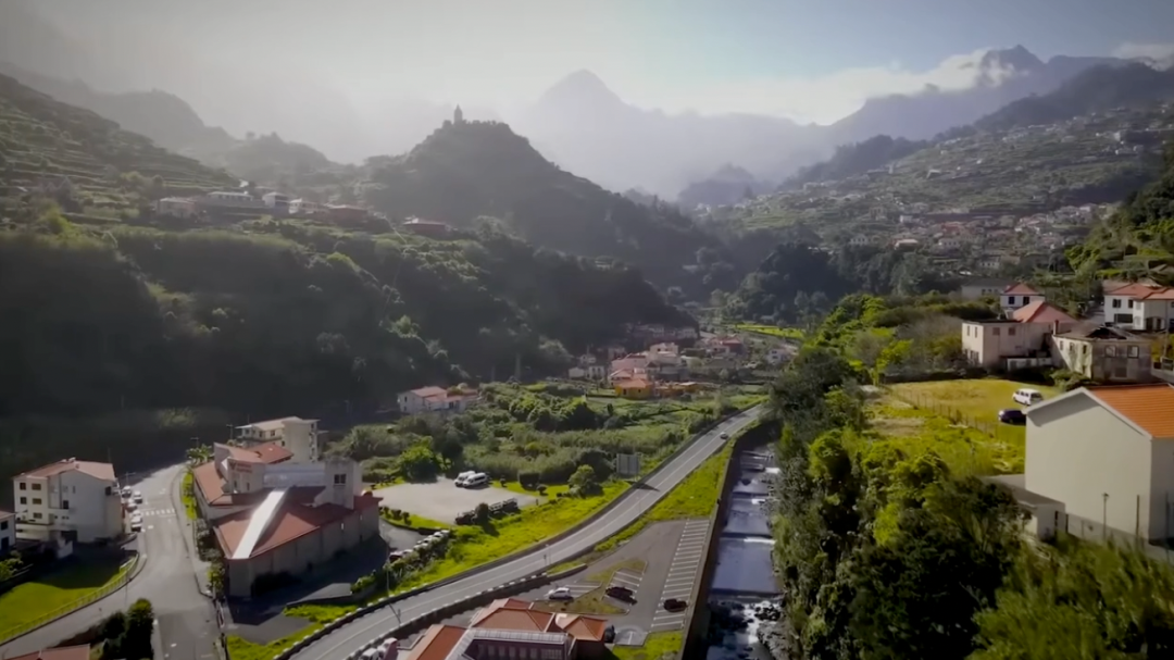 观赛文旅双向融合！大连球迷助威团3天2晚延边精彩之旅即将启程'>
                                        </a>
                                      </li> <li class='hiSlider-item td-dynamic-news-card'>
                                        <a href=