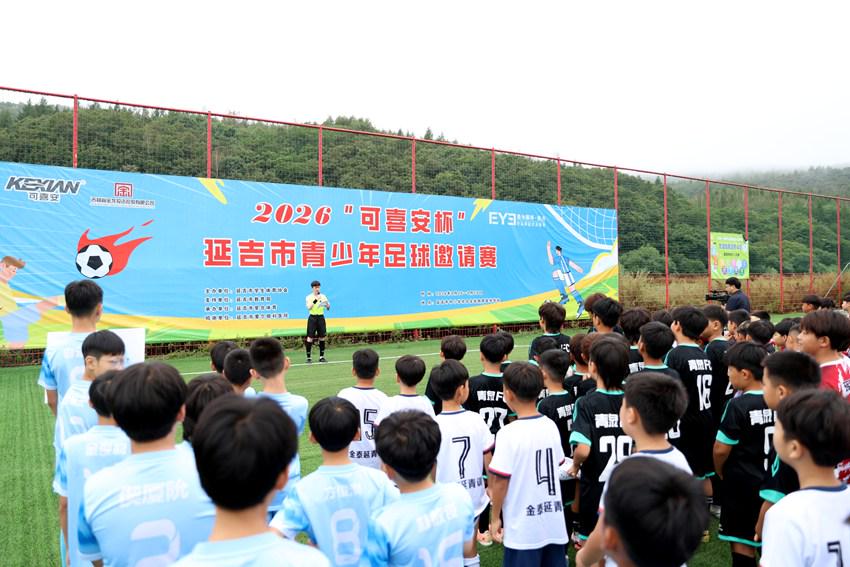 76人训练营首日：詹姆斯空接连线埃奇库姆 训练结束乘直升机离开'>
                                        </a>
                                      </li> </ul>
            </div>
        </div>

        <div class=